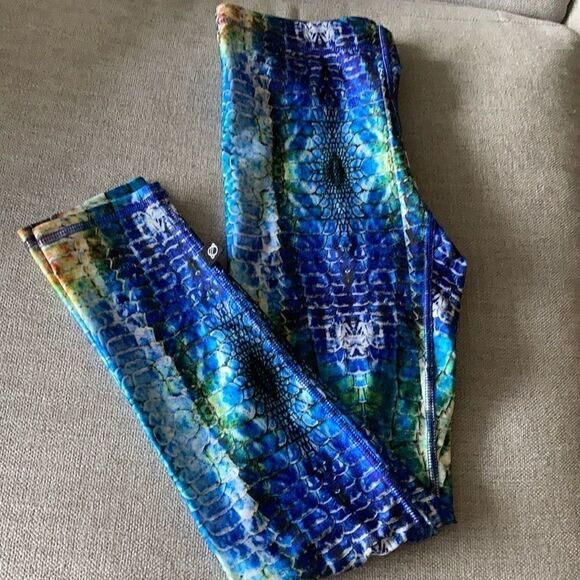 Terez NWOT Performance Legging in Multicolored Reptile Print. Size XS. - Picture 1 of 8